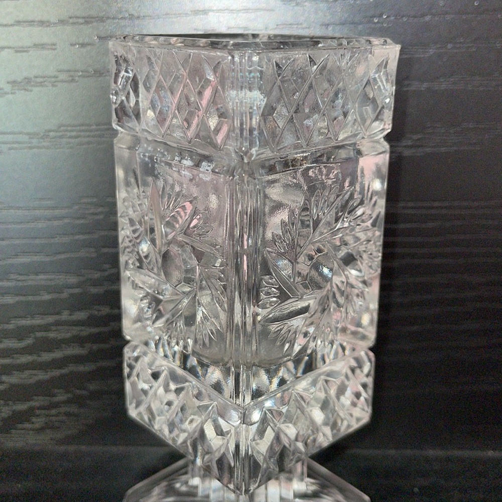 Vintage American Brilliance Deep Cut Lead Crystal Footed Bud Vase. - Picture 6 of 6